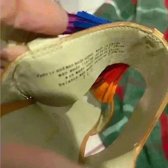 BC (Born in California) vegan leather sandals, organic. Tassels, 2.5” heels - Picture 3 of 7